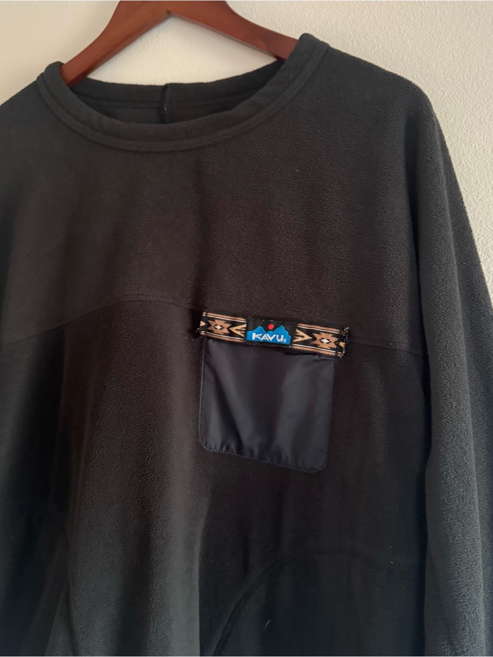KAVU Kelowna Black Fleece Pullover Sweatshirt Aztec Pattern Pocket M